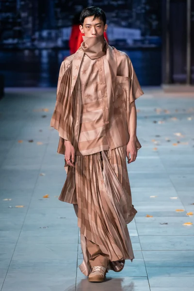 Look 48